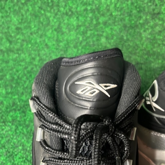 MINT Mens Reebok Mid Q3! Size 9 (Black & Metallic Silver) - Picture 7 of 7